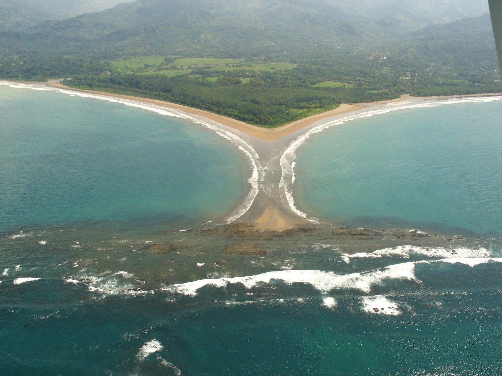 Hotel Villas Gaia Uvita Bagian luar foto
